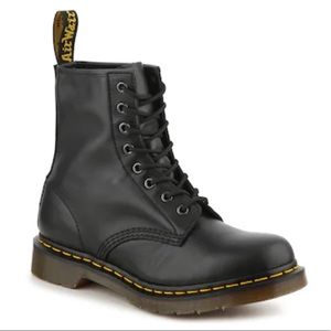 Women’s Black Classic Doc Marten Lace Up Leather Boots
